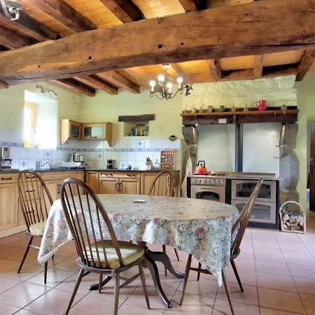 Des Chirons, 30mins Puy Du Fou